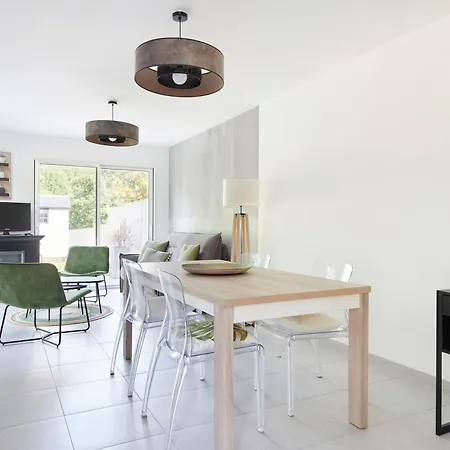 Hébergement de vacances Les Lambannières - Maison Neuve, Calme Avec Jardin