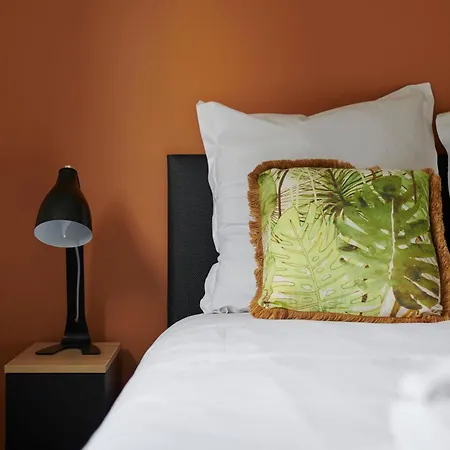 Les Lambannieres - Maison Neuve, Calme Avec Jardin